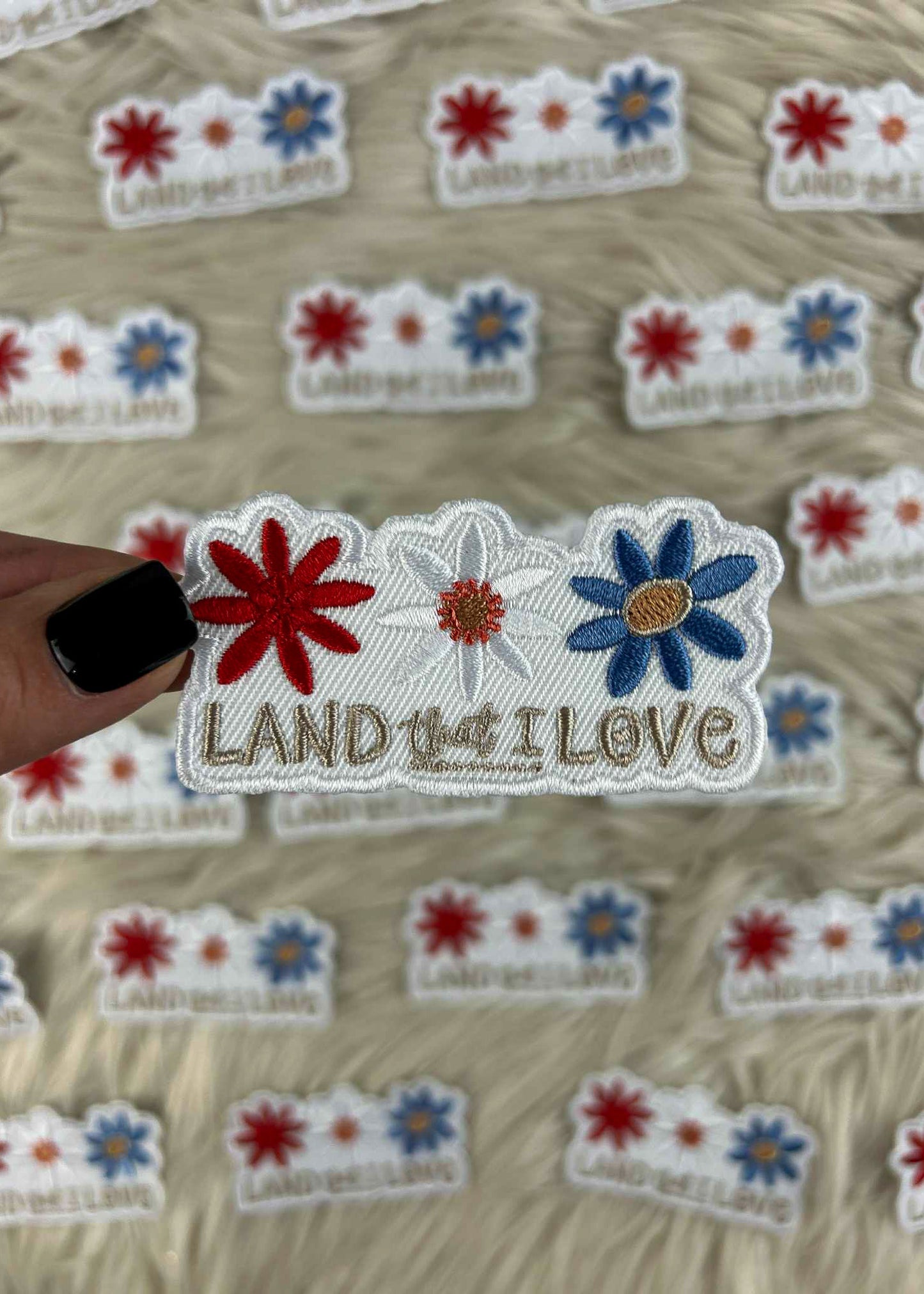Land That I Love Daisies Patch adhesive patch Sorrel South