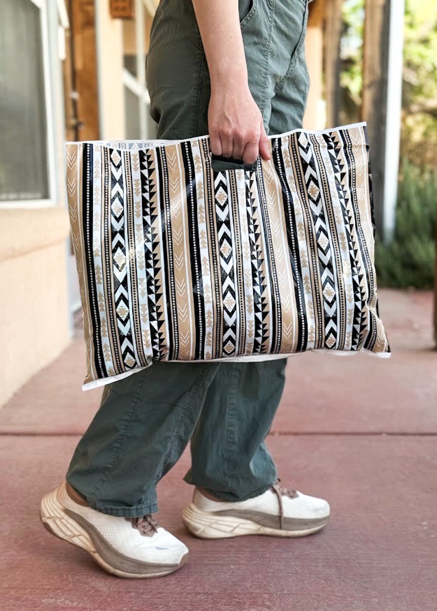 20" X 15" Black & Tan Aztec Shopping Bags Shopping Bags Sorrel South